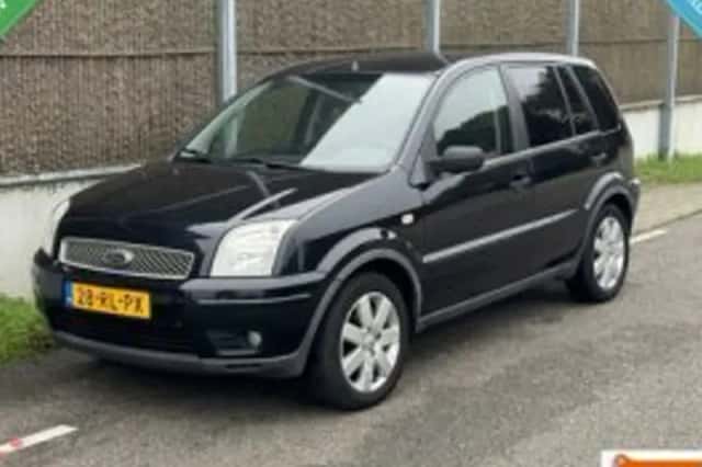 Ford Fusion (2005) thumbnail 2