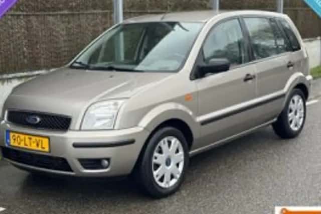 Ford Fusion (2003) thumbnail 2