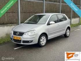 Volkswagen Polo (2008) thumbnail 2