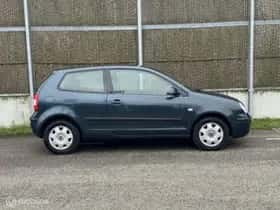 Volkswagen Polo (2002) thumbnail 6