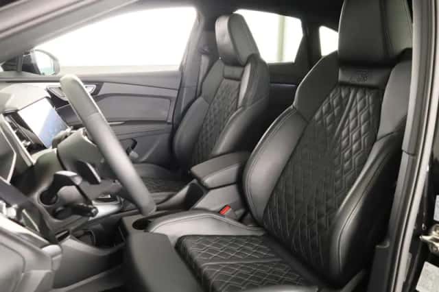 Audi Q4 (2024) thumbnail 6
