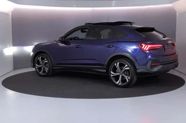 Audi Q3 (2022) thumbnail 3
