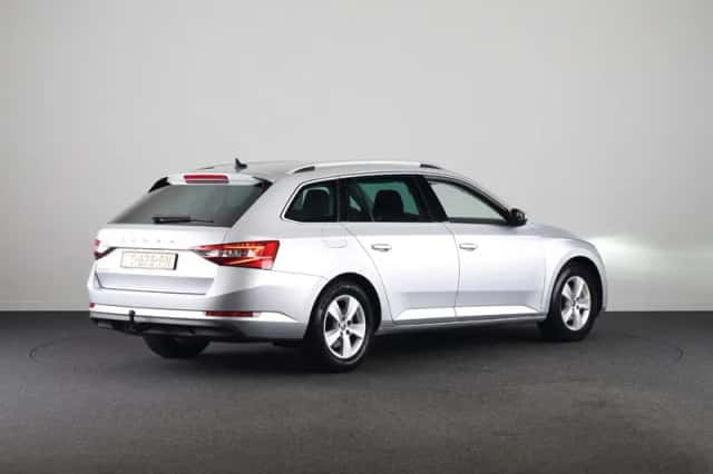 Škoda Superb (2023) thumbnail 3