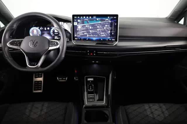 Volkswagen Golf (2025) thumbnail 6