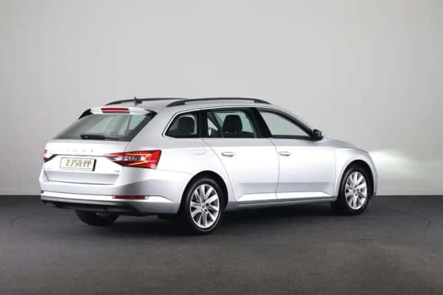 Škoda Superb (2020) thumbnail 4