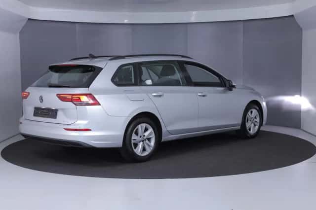 Volkswagen Golf (2023) thumbnail 4