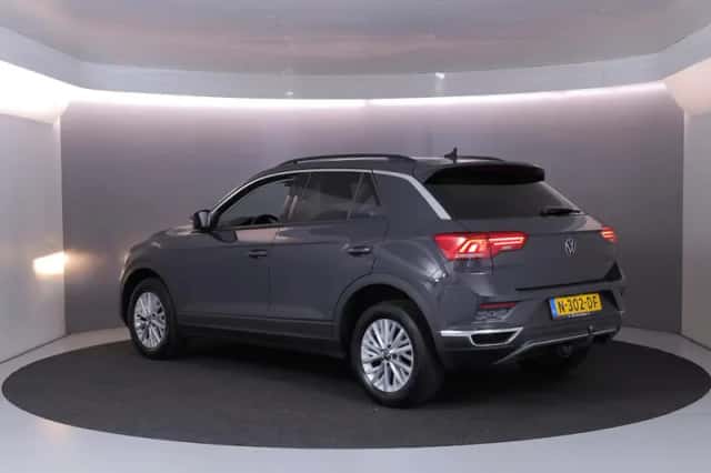Volkswagen T-Roc (2021) thumbnail 2