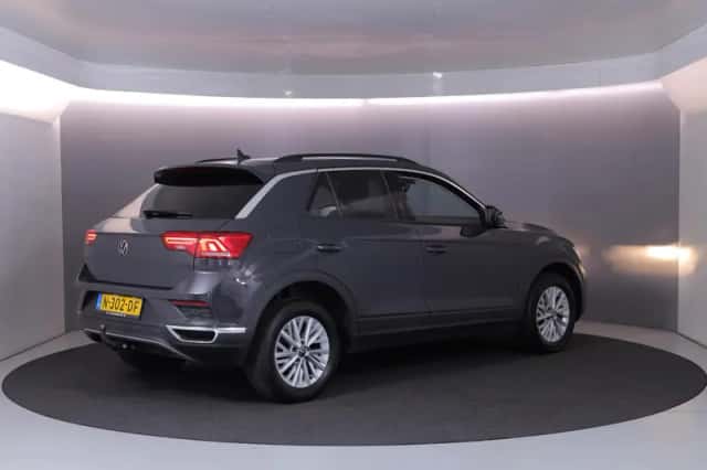 Volkswagen T-Roc (2021) thumbnail 3