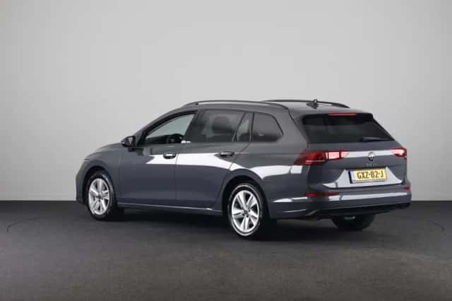 Volkswagen Golf (2024) thumbnail 3