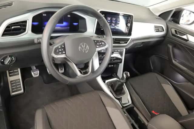 Volkswagen T-Roc (2025) thumbnail 6