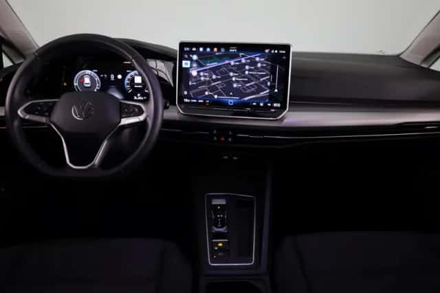 Volkswagen Golf (2025) thumbnail 6