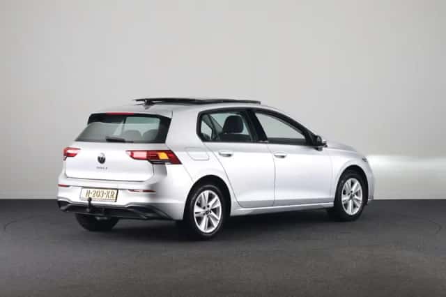 Volkswagen Golf (2020) thumbnail 4