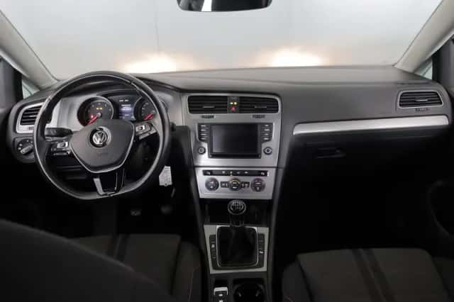 Volkswagen Golf (2017) thumbnail 6