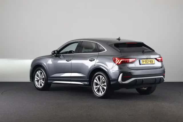 Audi Q3 (2022) thumbnail 2