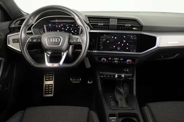 Audi Q3 (2022) thumbnail 5