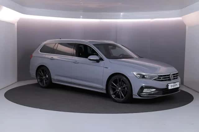 Volkswagen Passat (2021) thumbnail 4