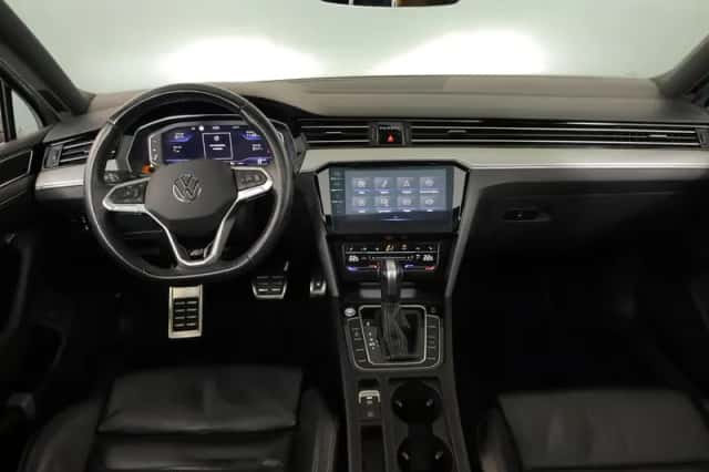Volkswagen Passat (2021) thumbnail 5