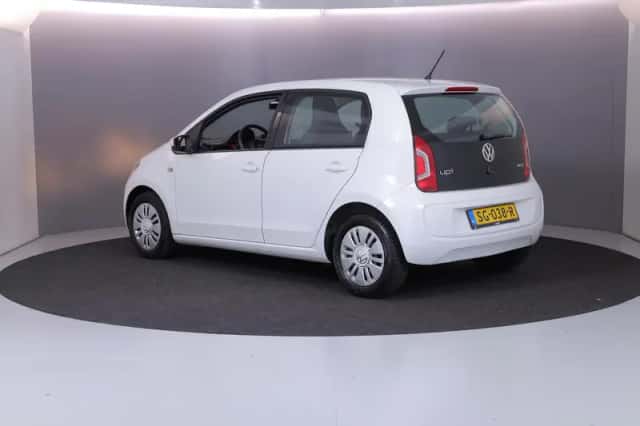 Volkswagen Up! (2016) thumbnail 3