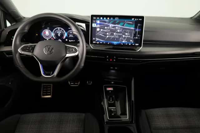Volkswagen Golf (2025) thumbnail 6