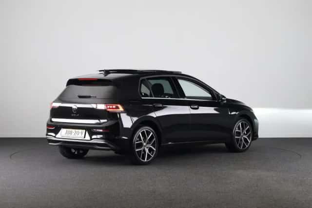 Volkswagen Golf (2025) thumbnail 4