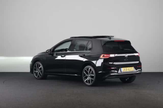 Volkswagen Golf (2025) thumbnail 3