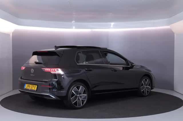 Volkswagen Golf (2025) thumbnail 4
