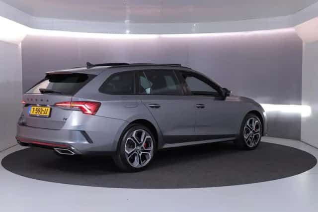 Škoda Octavia (2023) thumbnail 4