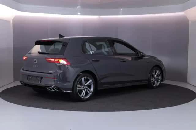 Volkswagen Golf (2024) thumbnail 4