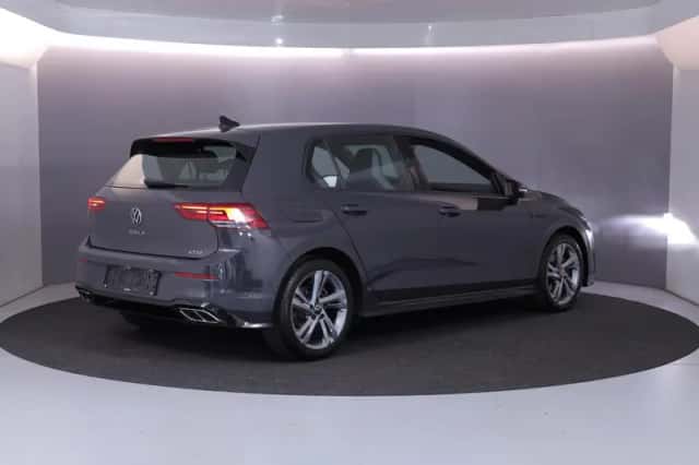 Volkswagen Golf (2024) thumbnail 4