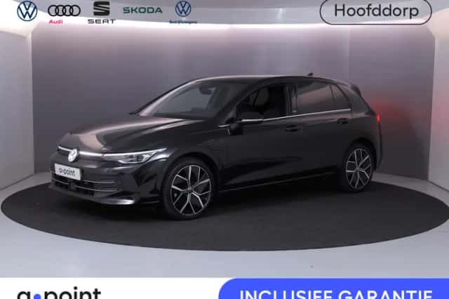 Volkswagen Golf (2024) thumbnail 1