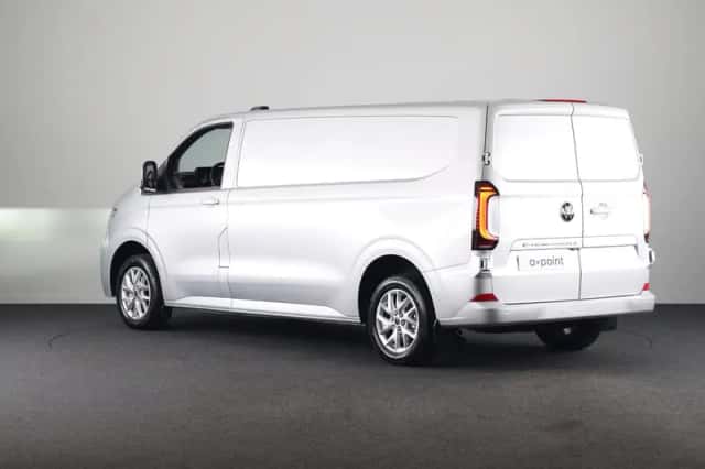 Volkswagen E-Transporter (2025) thumbnail 2