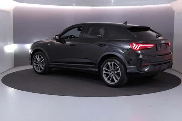 Audi Q3 (2023) thumbnail 3