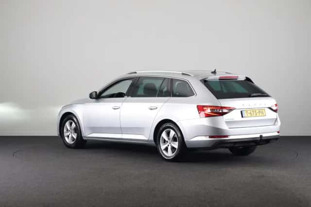 Škoda Superb (2023) thumbnail 2
