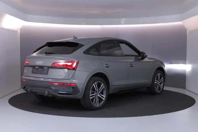 Audi Q5 (2023) thumbnail 4