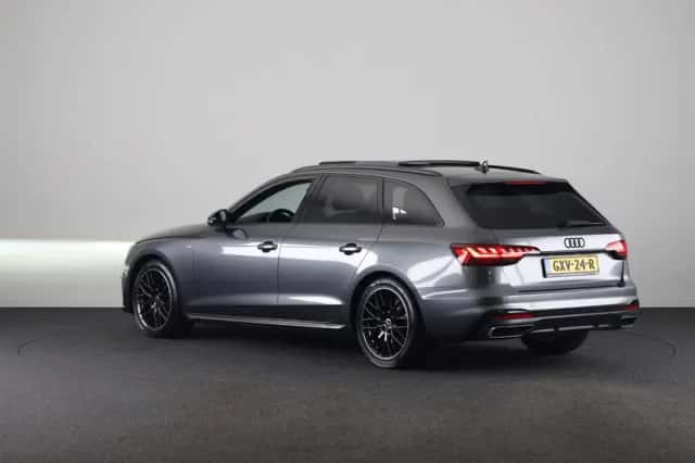 Audi A4 (2025) thumbnail 2
