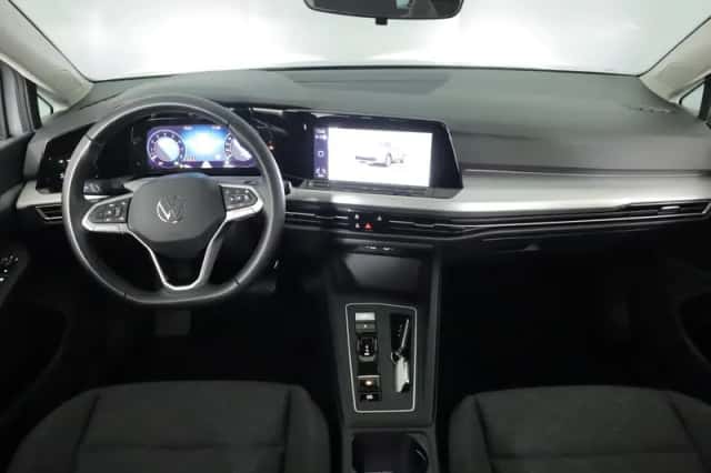 Volkswagen Golf (2023) thumbnail 6