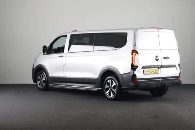 Volkswagen Transporter (2024) thumbnail 3
