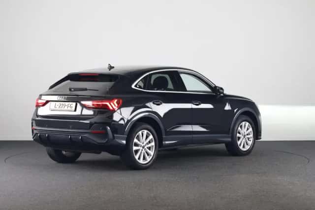 Audi Q3 (2021) thumbnail 2