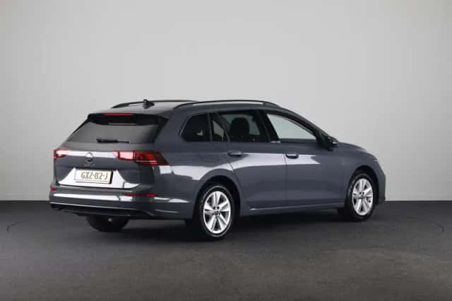 Volkswagen Golf (2024) thumbnail 4