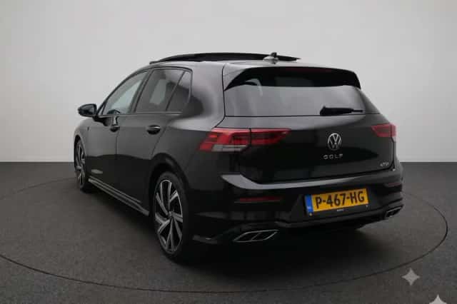 Volkswagen Golf (2022) thumbnail 4