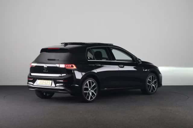 Volkswagen Golf (2025) thumbnail 4