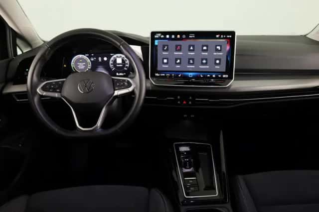 Volkswagen Golf (2025) thumbnail 6