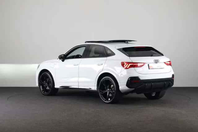 Audi Q3 (2023) thumbnail 3