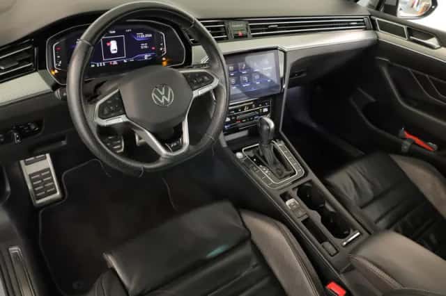 Volkswagen Passat (2021) thumbnail 6