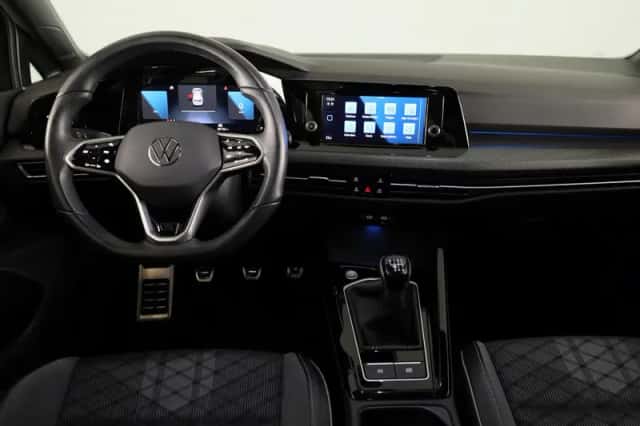 Volkswagen Golf (2024) thumbnail 6
