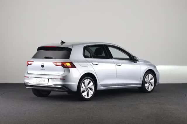 Volkswagen Golf (2025) thumbnail 4