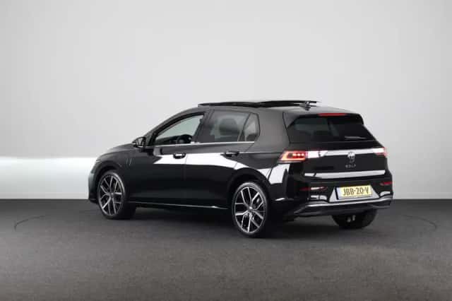 Volkswagen Golf (2025) thumbnail 3