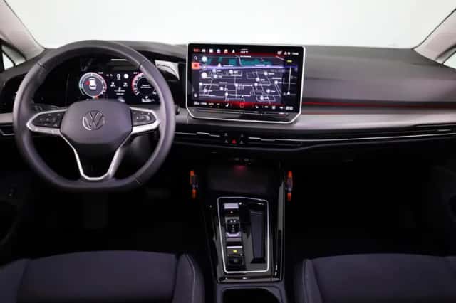 Volkswagen Golf (2025) thumbnail 6
