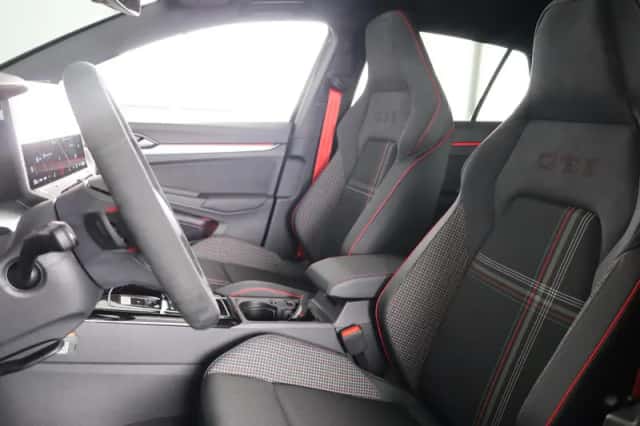 Volkswagen Golf (2026) thumbnail 6