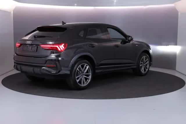 Audi Q3 (2023) thumbnail 5